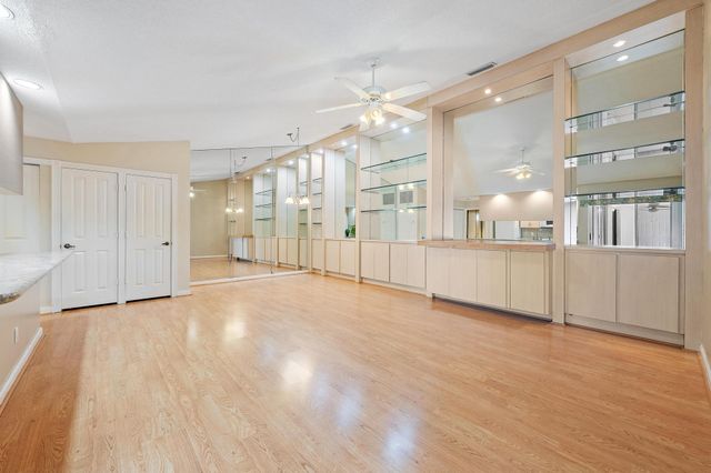 8404 CHAPMAN OAK Court, Palm Beach Gardens, FL 33410