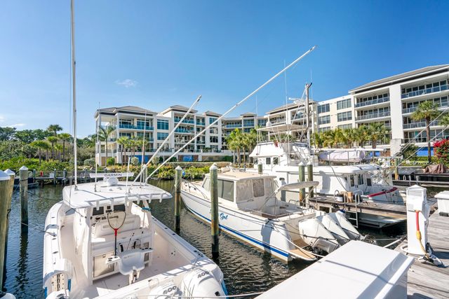 8404 CHAPMAN OAK Court, Palm Beach Gardens, FL 33410