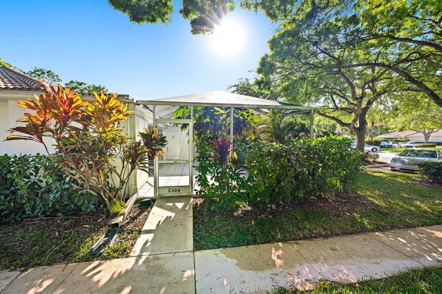 8404 CHAPMAN OAK Court, Palm Beach Gardens, FL 33410