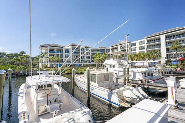 8404 CHAPMAN OAK Court, Palm Beach Gardens, FL 33410
