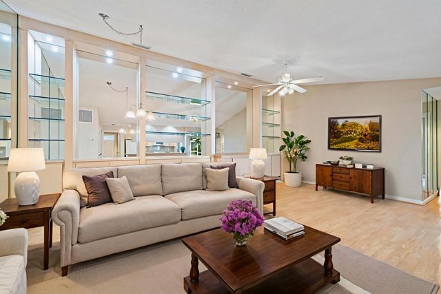 8404 CHAPMAN OAK Court, Palm Beach Gardens, FL 33410