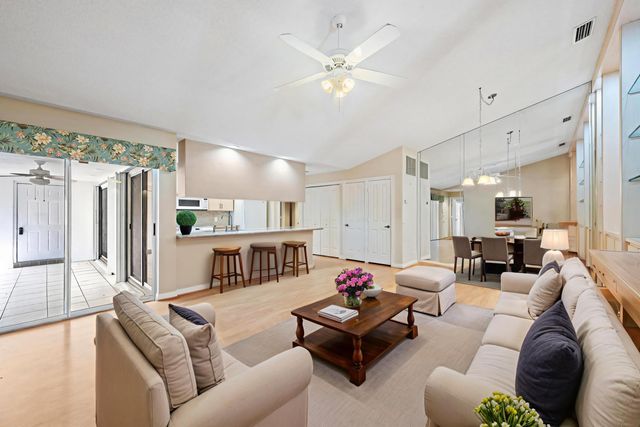 8404 CHAPMAN OAK Court, Palm Beach Gardens, FL 33410