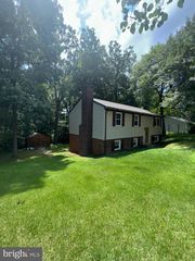 800 DUNLAP ST, Fredericksburg, VA 22407