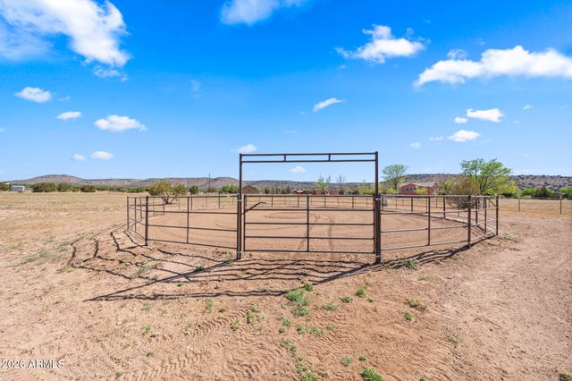 610 W VALLERI ANN Road, Paulden, AZ 86334