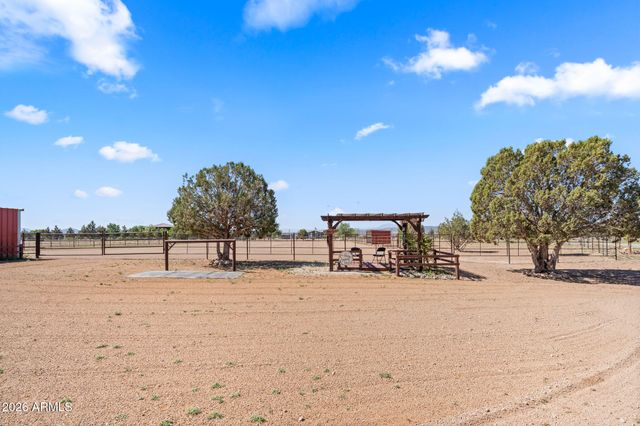 610 W VALLERI ANN Road, Paulden, AZ 86334