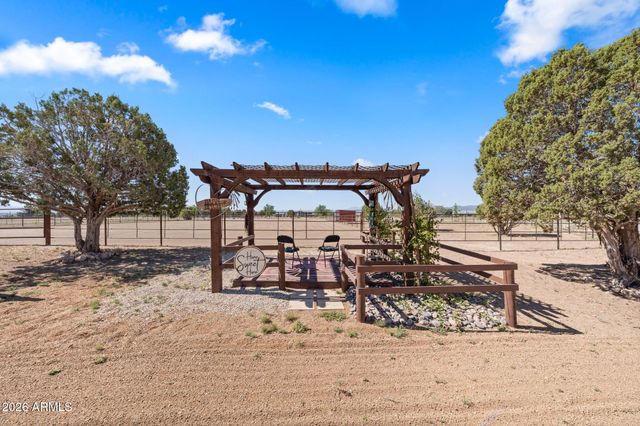610 W VALLERI ANN Road, Paulden, AZ 86334