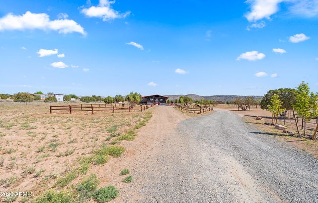 610 W VALLERI ANN Road, Paulden, AZ 86334