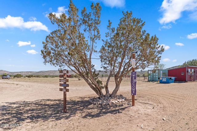 610 W VALLERI ANN Road, Paulden, AZ 86334