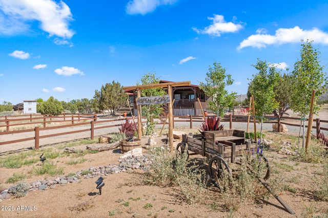 610 W VALLERI ANN Road, Paulden, AZ 86334