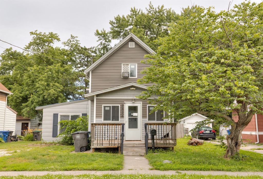 2824 Dean Avenue, Des Moines, IA 50317
