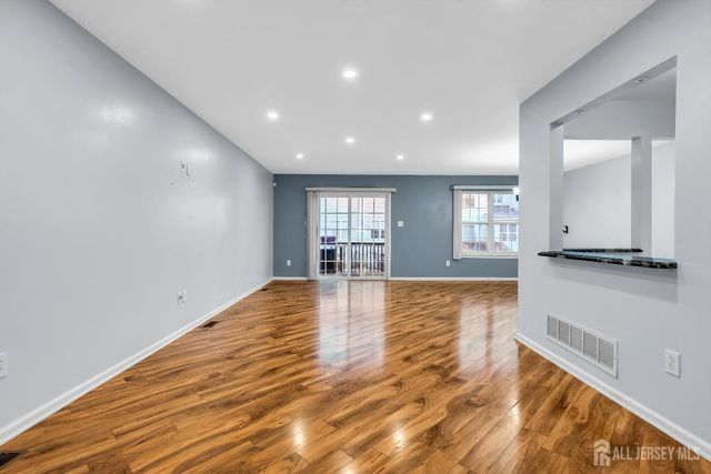 18 BRIDGEPOINTE Drive, South Amboy, NJ 08879