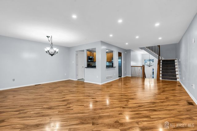 18 BRIDGEPOINTE Drive, South Amboy, NJ 08879