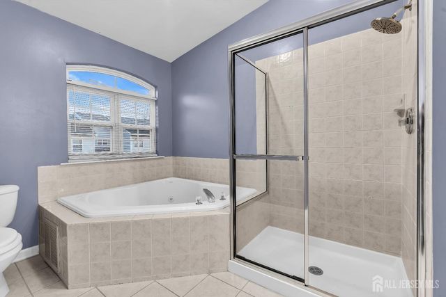 18 BRIDGEPOINTE Drive, South Amboy, NJ 08879