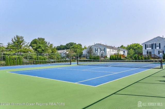 18 BRIDGEPOINTE Drive, South Amboy, NJ 08879