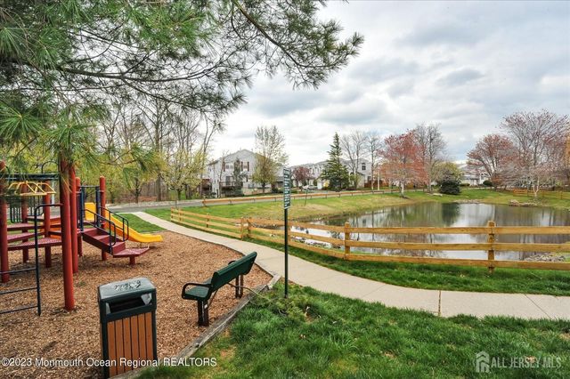 18 BRIDGEPOINTE Drive, South Amboy, NJ 08879