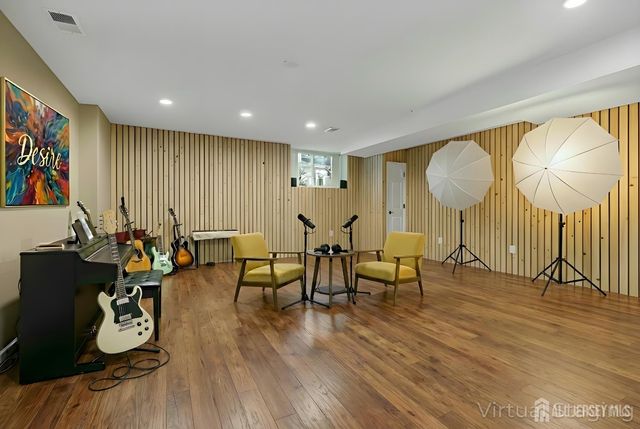 18 BRIDGEPOINTE Drive, South Amboy, NJ 08879