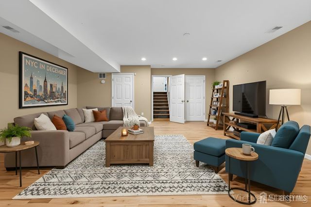 18 BRIDGEPOINTE Drive, South Amboy, NJ 08879