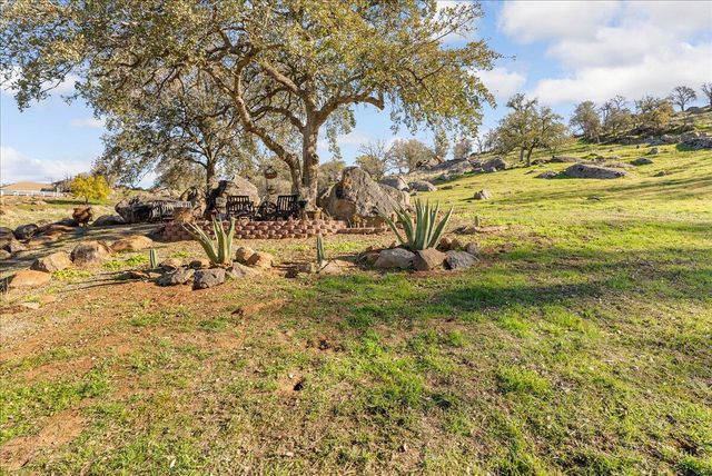 16360 Goat Ranch Road, Springville, CA 93265