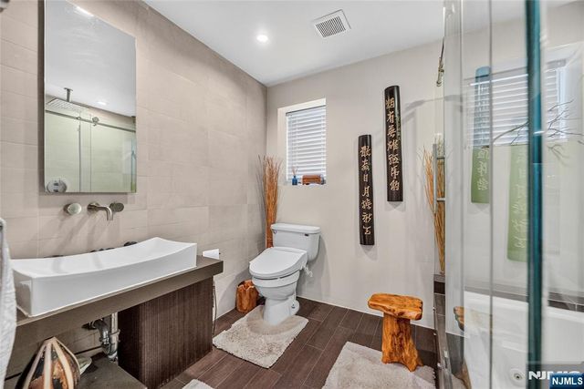 1026 Harvard Place, Fort Lee, NJ 07024