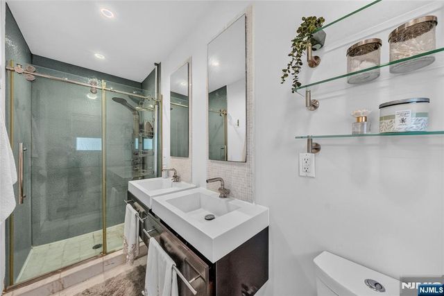 1026 Harvard Place, Fort Lee, NJ 07024