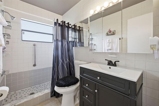 8019 CORNWALL LANE, Tampa, FL 33615