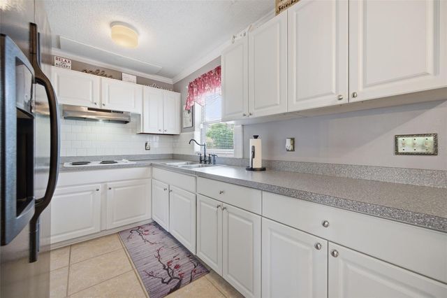 8019 CORNWALL LANE, Tampa, FL 33615