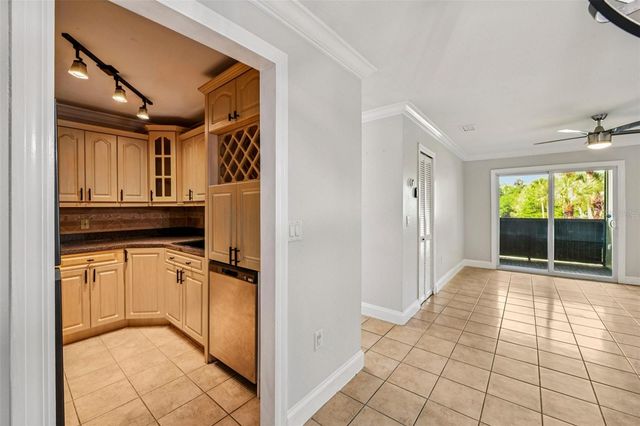 926 LAKE DESTINY ROAD F, Altamonte Springs, FL 32714