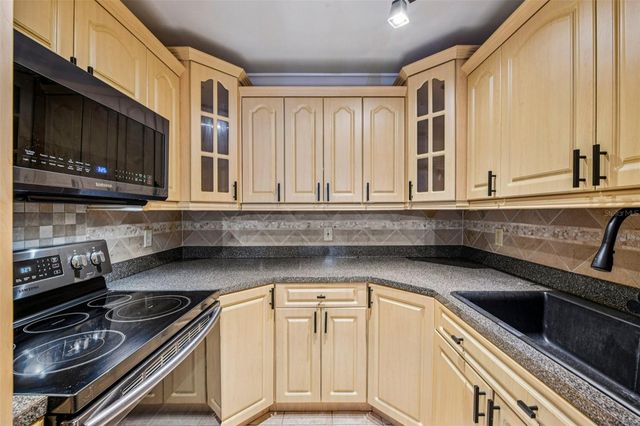 926 LAKE DESTINY ROAD F, Altamonte Springs, FL 32714