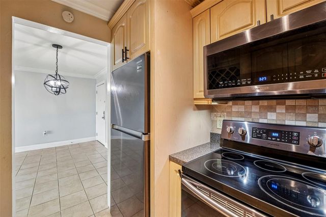 926 LAKE DESTINY ROAD F, Altamonte Springs, FL 32714