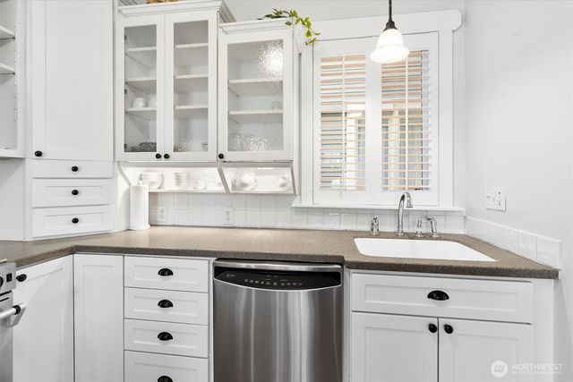 2201 Rockefeller Avenue, Everett, WA 98201