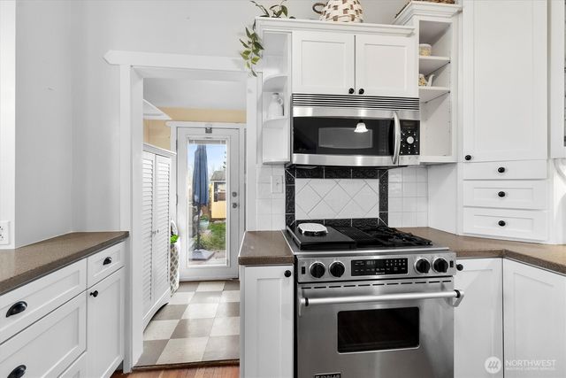 2201 Rockefeller Avenue, Everett, WA 98201