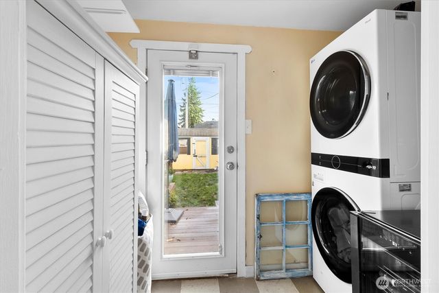 2201 Rockefeller Avenue, Everett, WA 98201