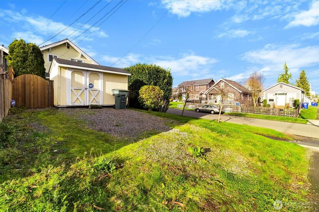 2201 Rockefeller Avenue, Everett, WA 98201