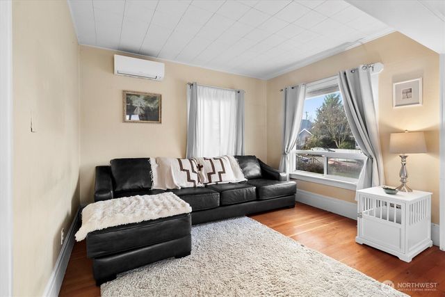 2201 Rockefeller Avenue, Everett, WA 98201