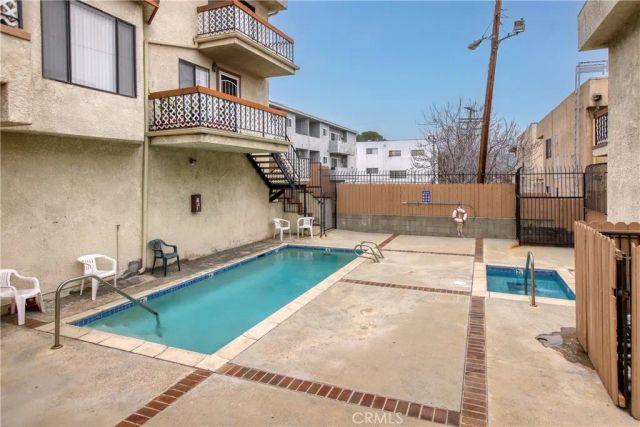 10214 Samoa 25, Tujunga, CA 91042