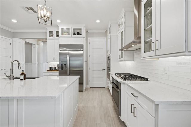 2110 E 6TH STREET W, Palmetto, FL 34221