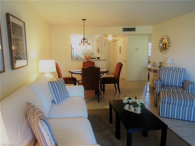 100 Forest Lakes BLVD 109, Naples, FL 34105