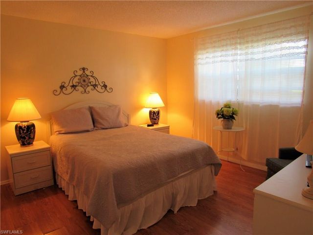 100 Forest Lakes BLVD 109, Naples, FL 34105