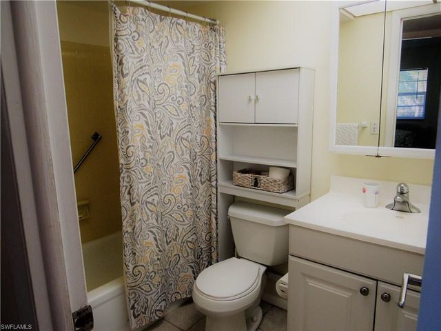 100 Forest Lakes BLVD 109, Naples, FL 34105