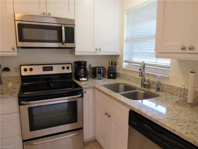 100 Forest Lakes BLVD 109, Naples, FL 34105