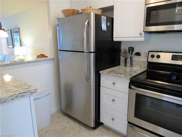 100 Forest Lakes BLVD 109, Naples, FL 34105