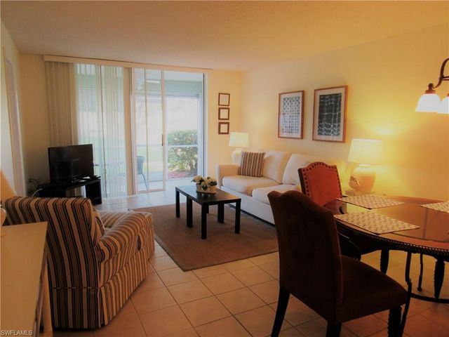 100 Forest Lakes BLVD 109, Naples, FL 34105