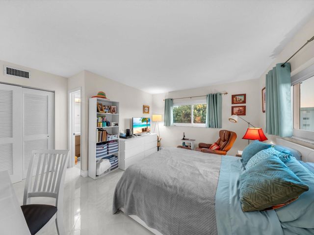 2515 NE 1st Court 314, Boynton Beach, FL 33435