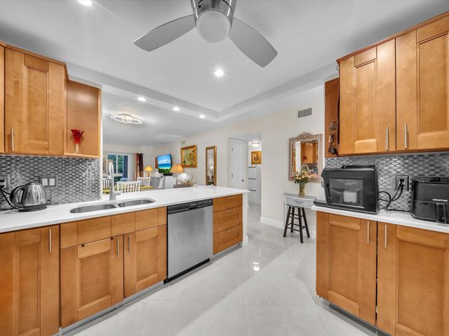 2515 NE 1st Court 314, Boynton Beach, FL 33435