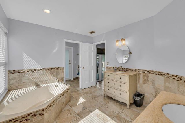 5440 NW 77th Terrace, Coral Springs, FL 33067