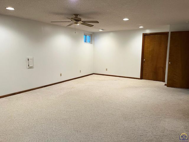2110 SE 36th ST, Topeka, KS 66605