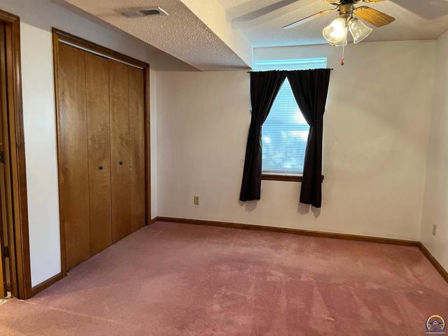 2110 SE 36th ST, Topeka, KS 66605