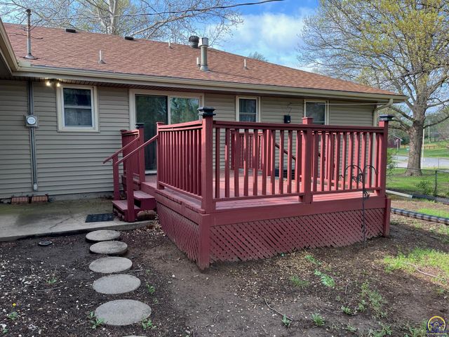 2110 SE 36th ST, Topeka, KS 66605