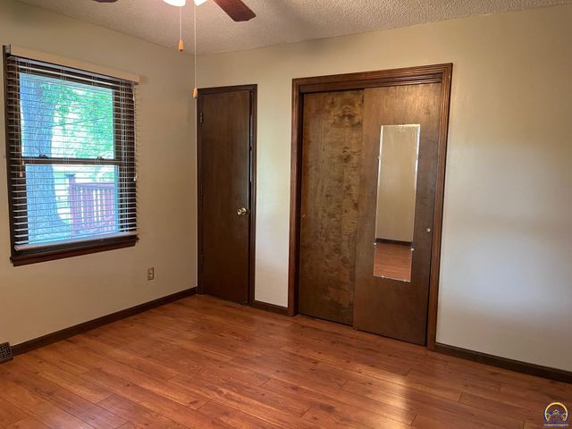 2110 SE 36th ST, Topeka, KS 66605