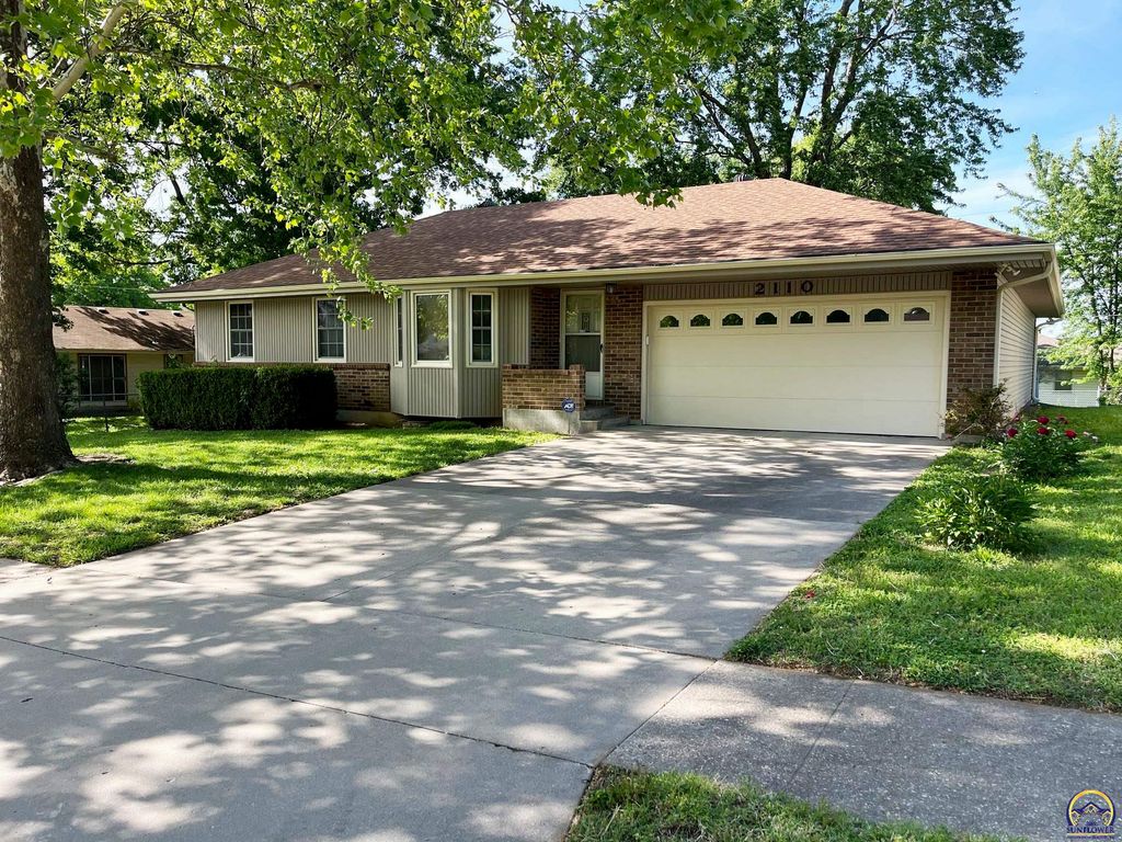 2110 SE 36th ST, Topeka, KS 66605